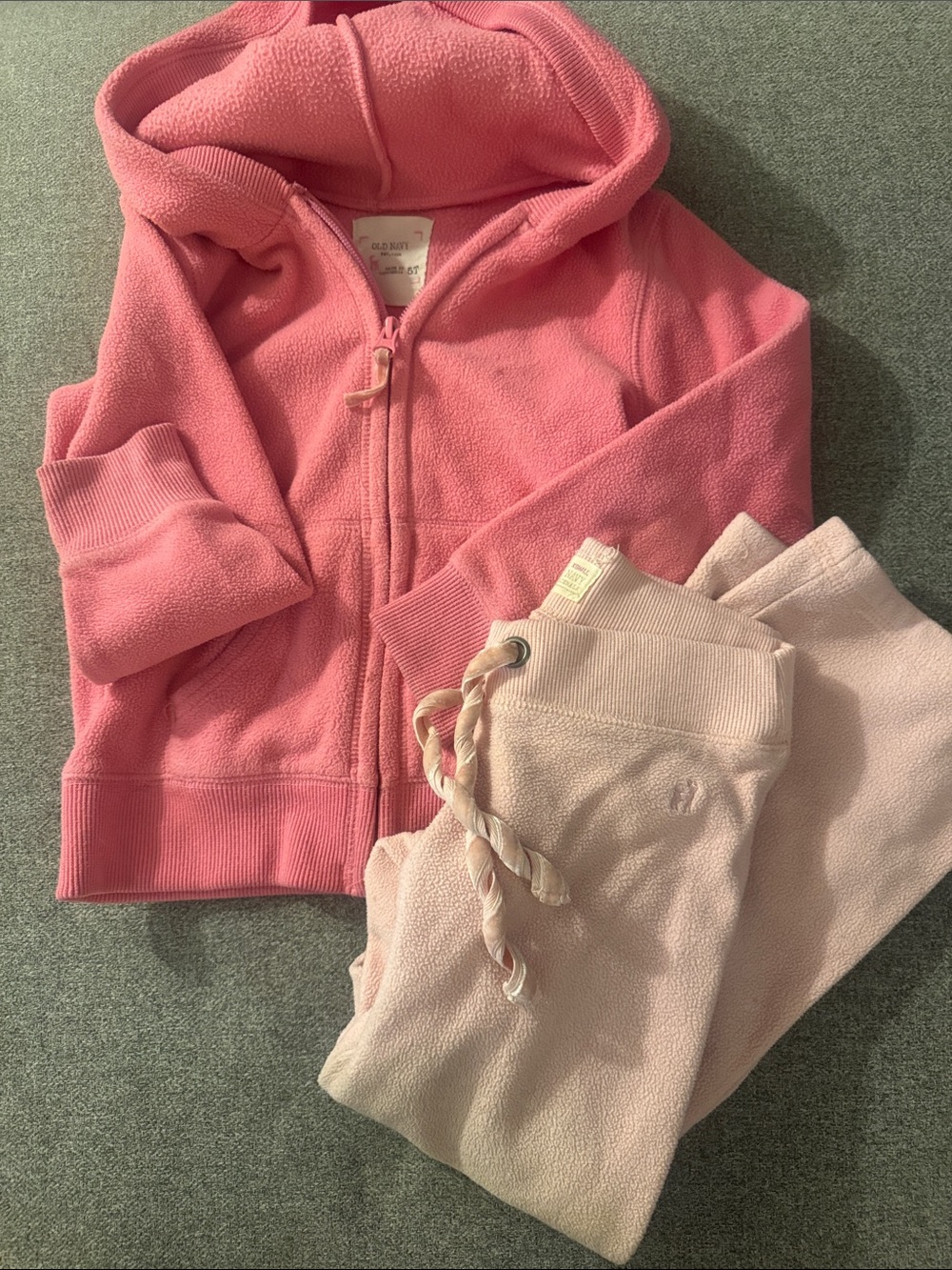 5/$15- Pink Fleece Hoodie & Light Pink Sweatpants Set